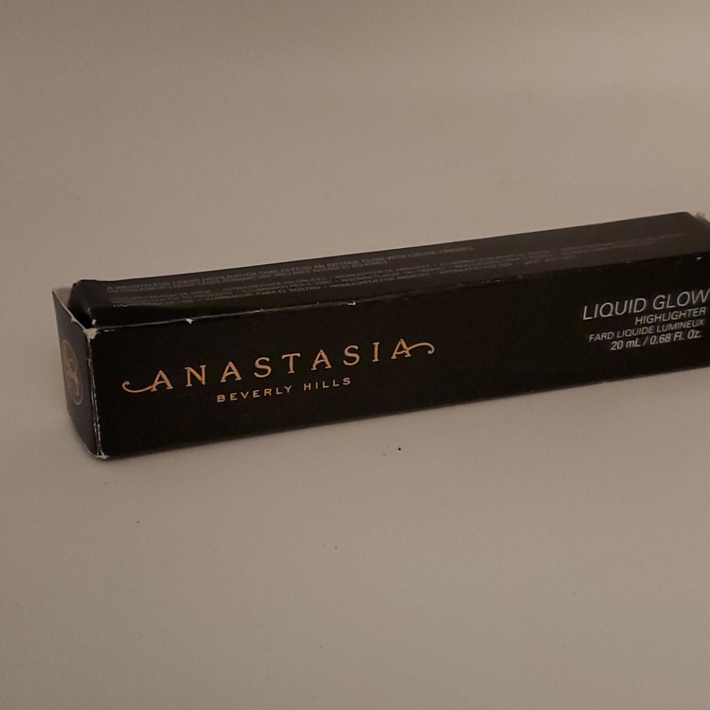 Anastasia Beverly hills liqid glow